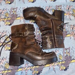 CHUNKY VINTAGE HEELED BOOTS MUDD RETRO 90s